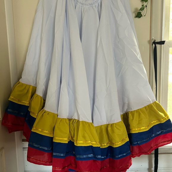 Colombia Cumbia Set Dance - Picture 3 of 5